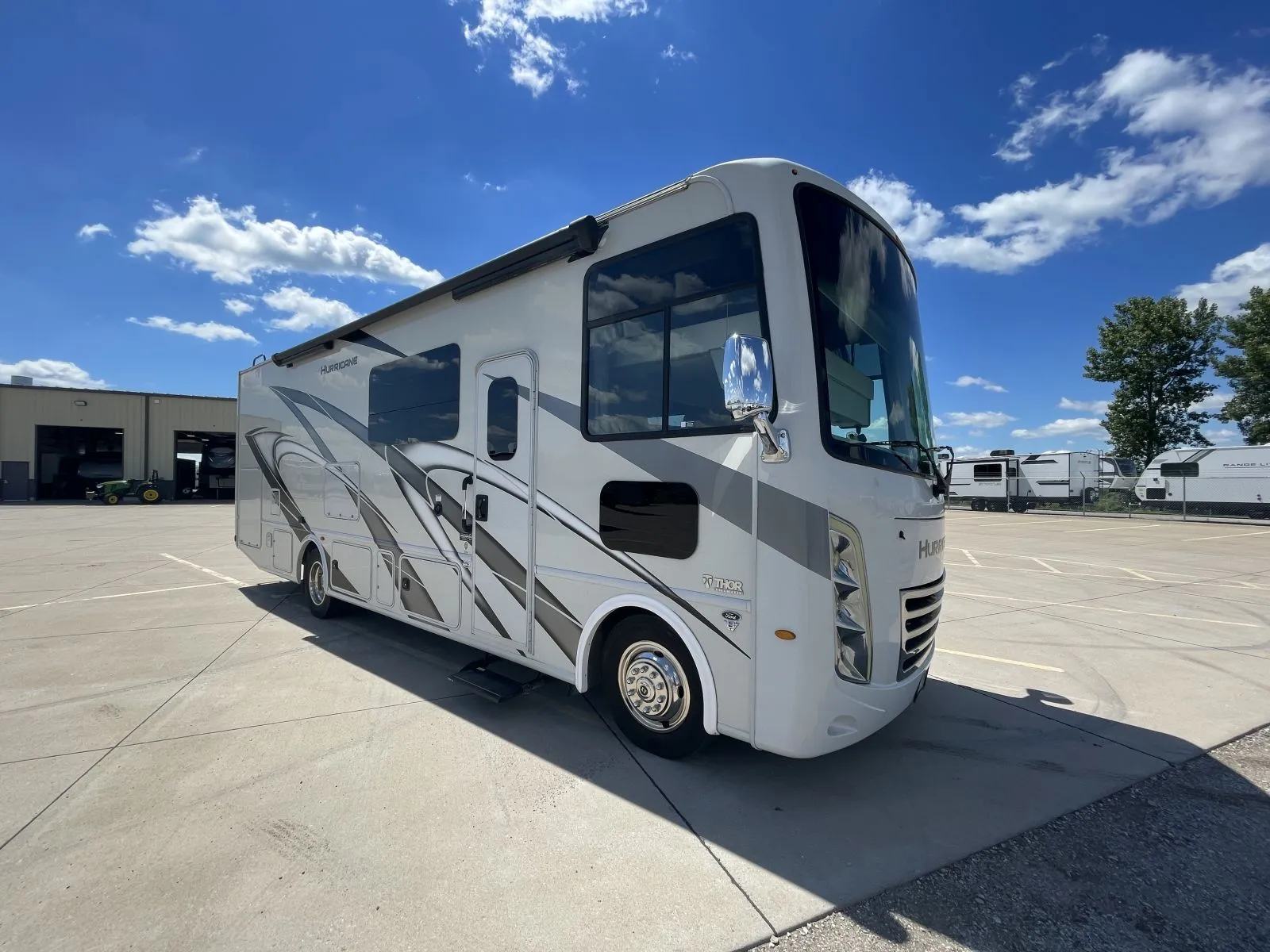 2023 Thor Motor Coach Hurricane 29M - Photo 2