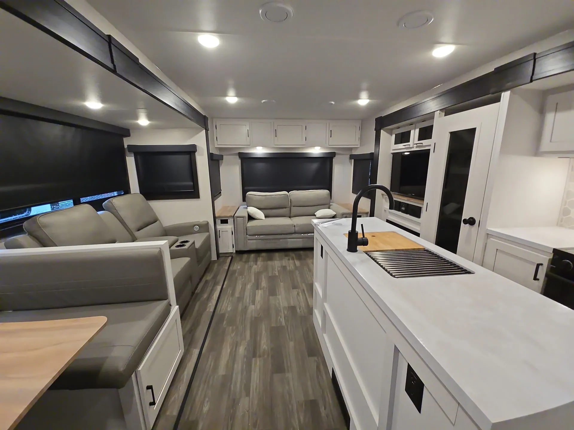 2024 Highland Ridge Light 290RLS dealer photo 6 from Camping World