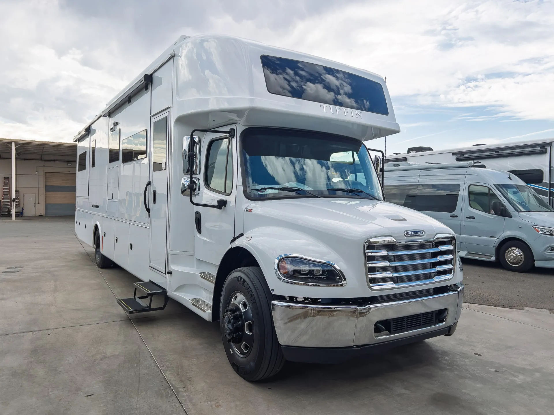 2027 Tiffin Allegro Bay 38 AB dealer photo 1 from La Mesa RV Center
