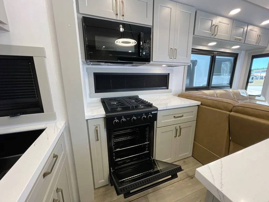 2026 Brinkley Model G 3950, Photos photo 24
