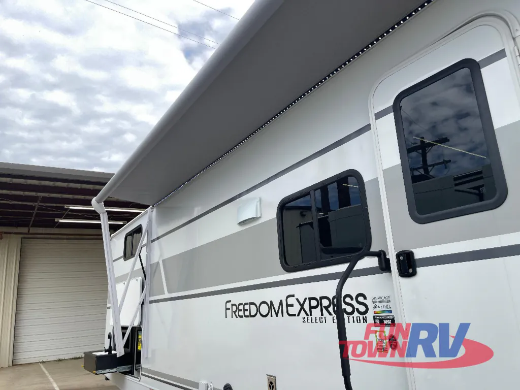 2026 Coachmen Freedom Express Select 30SE, Photos photo 10