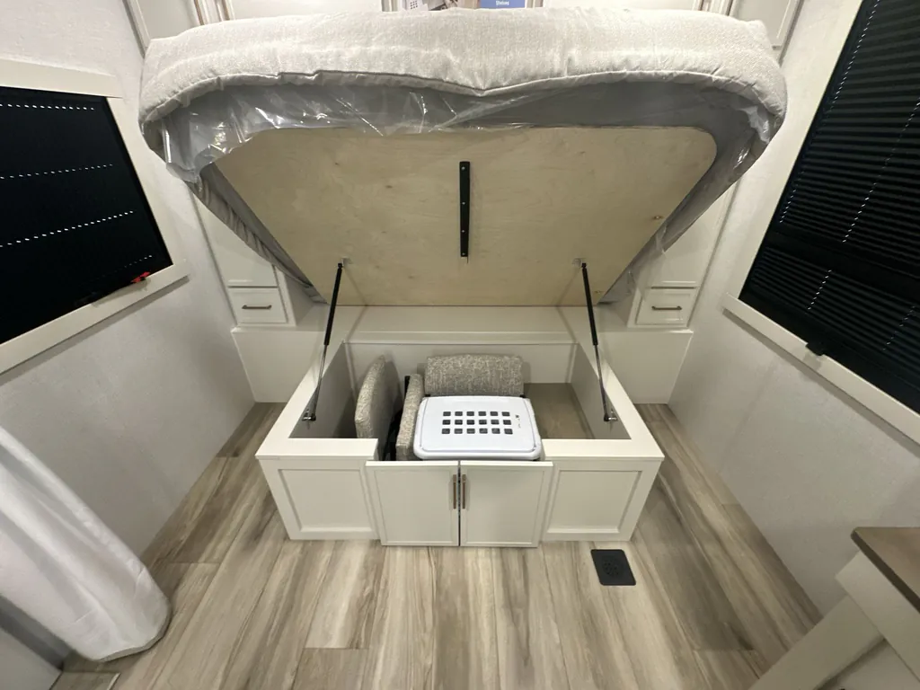 2026 Brinkley Model I 235, Photos photo 15