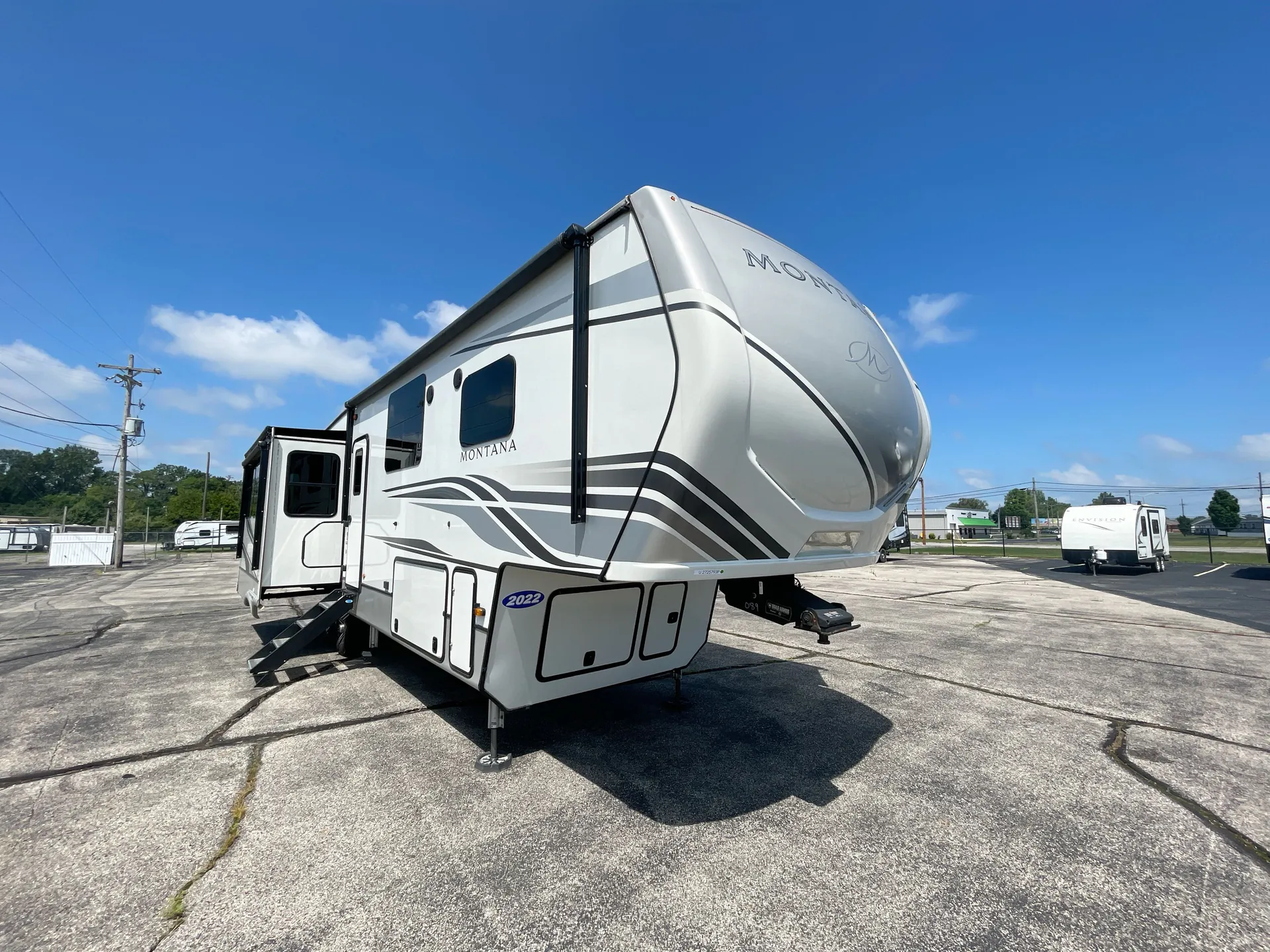 2022 Keystone Montana 3231CK - Photo 2