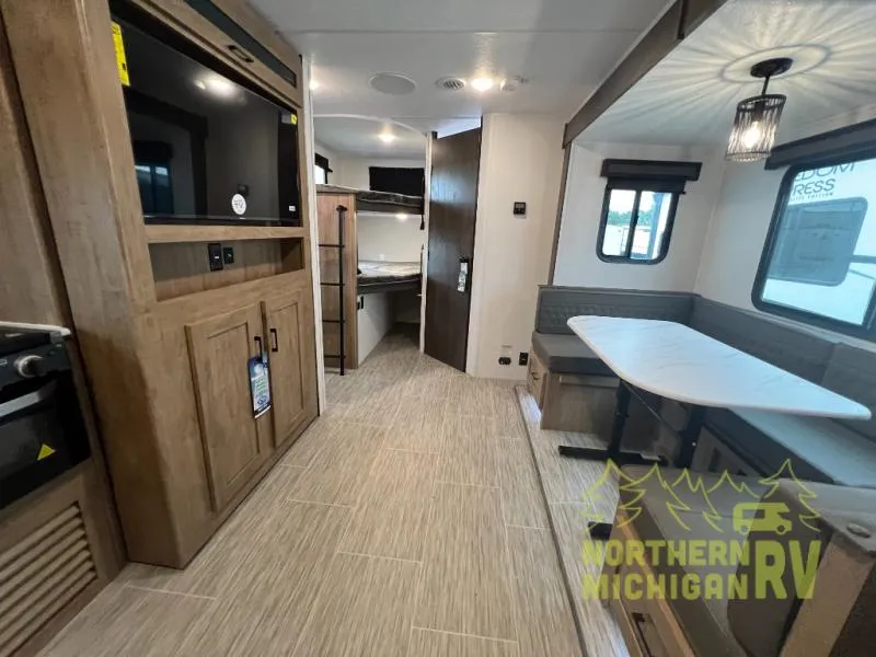 2025 Coachmen Freedom Express Ultra Lite 258BHS - Photo 4