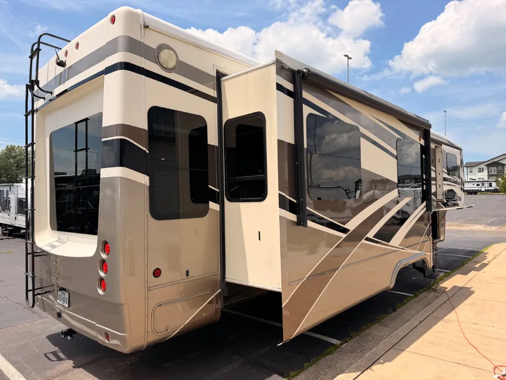 2016 DRV Mobile Suites 40KSSB4 - Photo 4