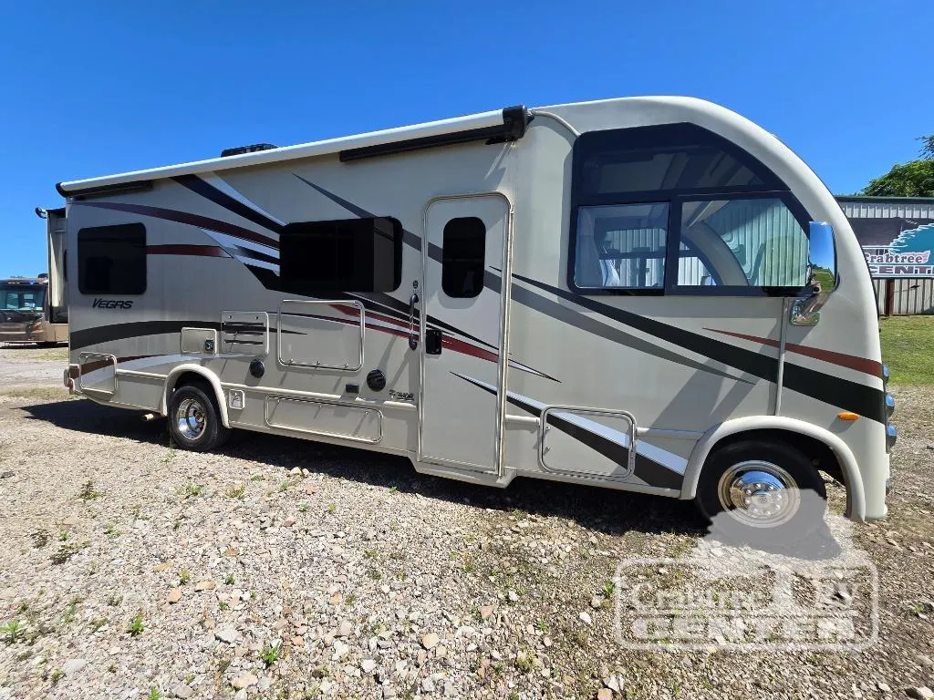 2018 Thor Motor Coach Vegas 252 - Photo 2