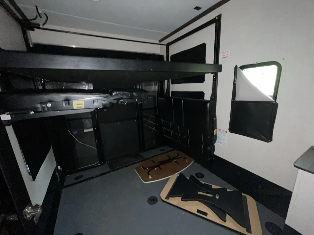 2018 Keystone Raptor 362, Photos photo 15