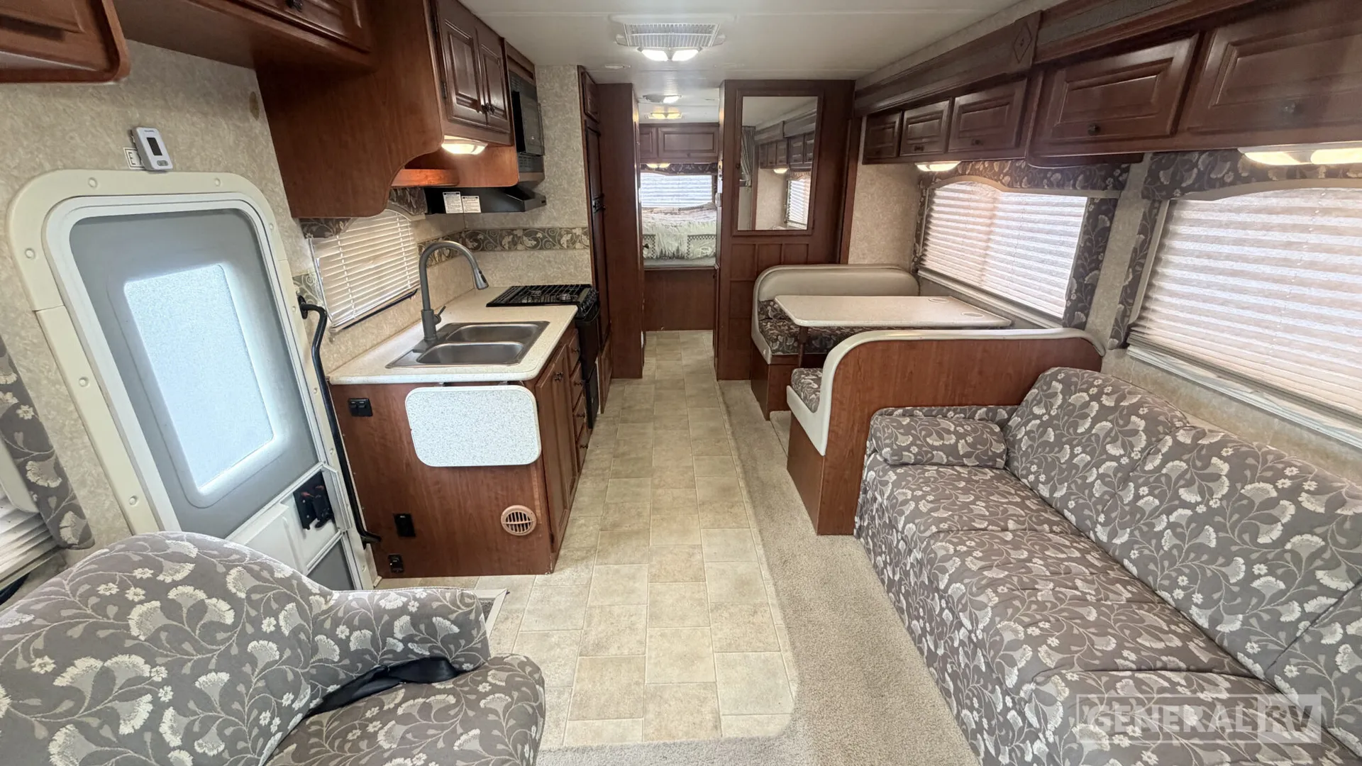 2011 Thor Motor Coach Chateau 31R - Photo 3