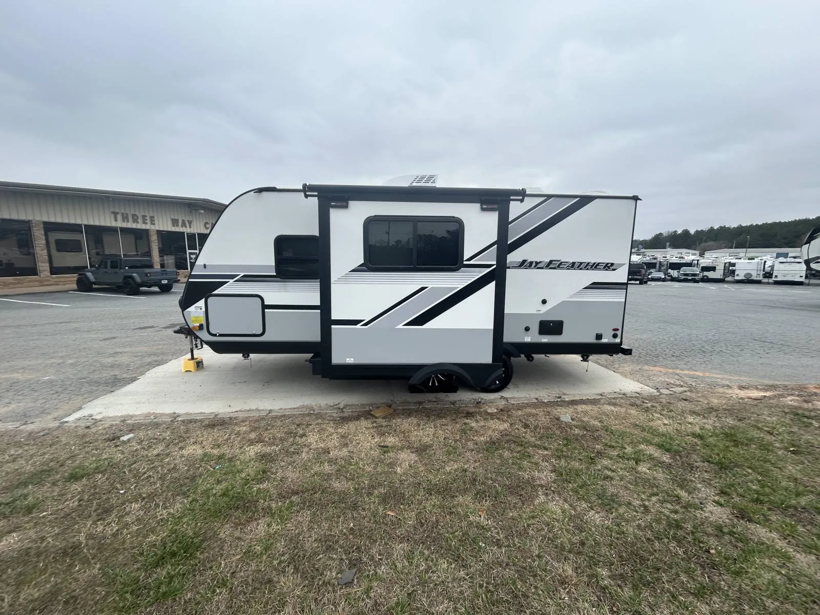 2024 Jayco Jay Feather 19MRK - Photo 4