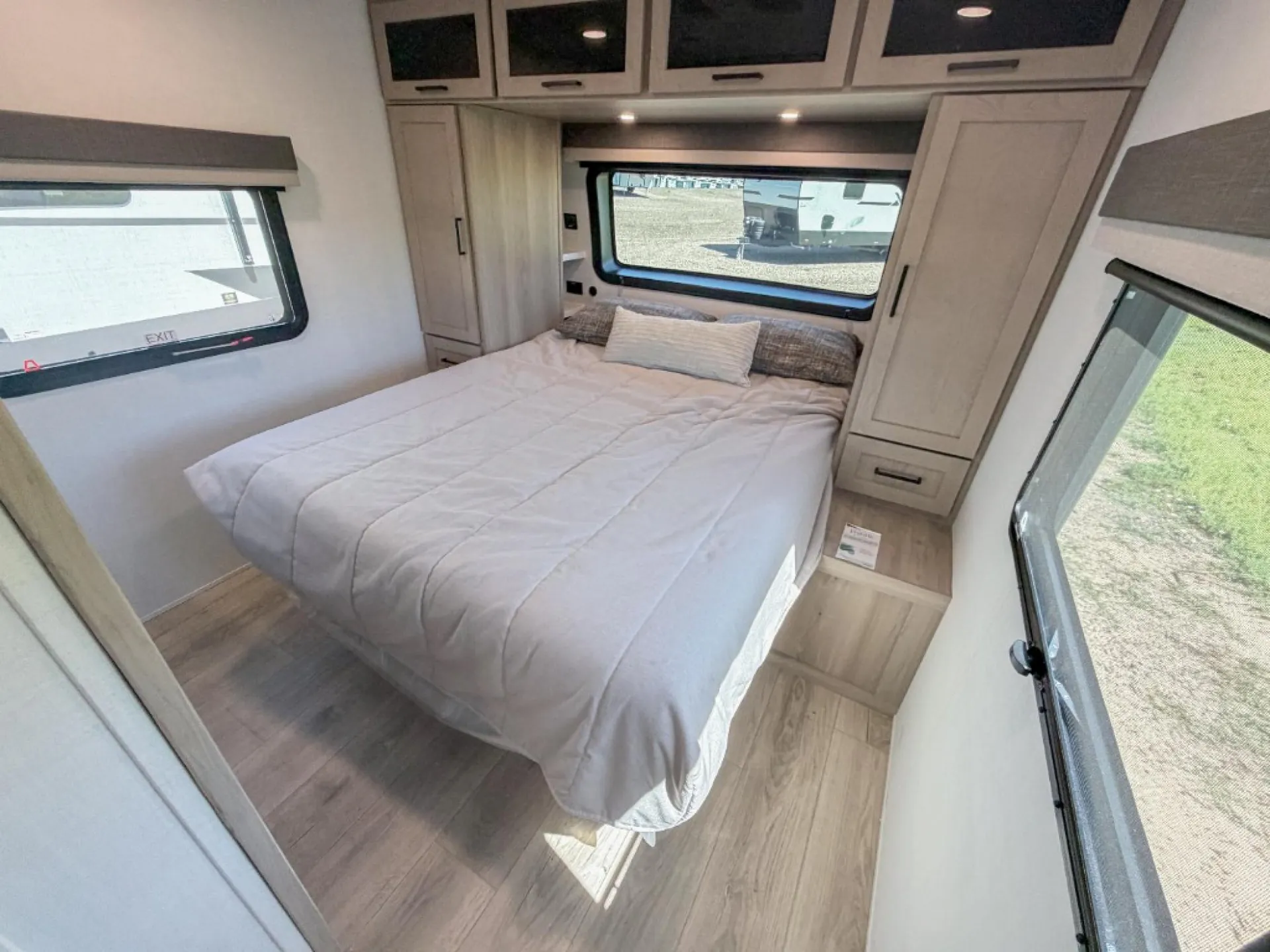 2026 Forest River Rockwood Ultra Lite 2906RL — Photo 7