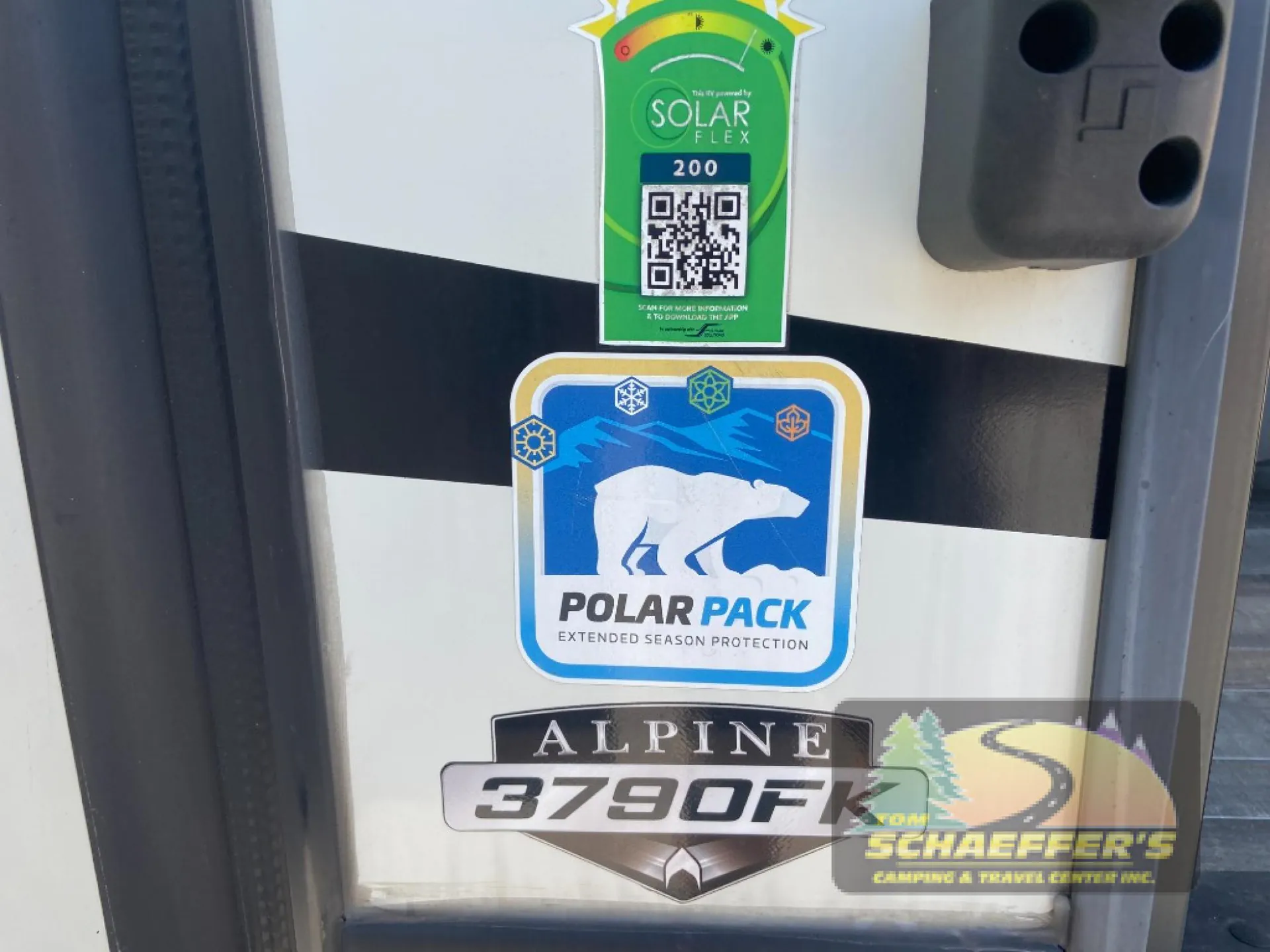2022 Keystone Alpine 3790FK - Photo 3