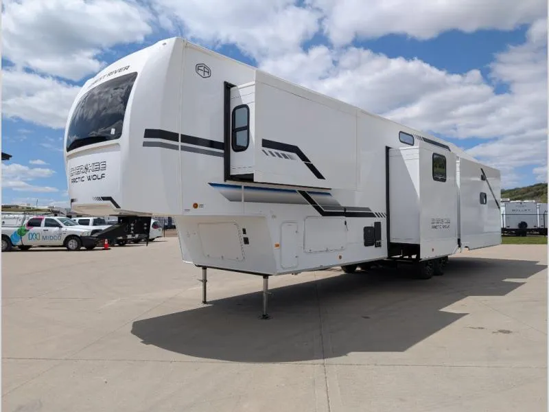 2026 Forest River Cherokee Arctic Wolf 3650SUITE - Photo 4