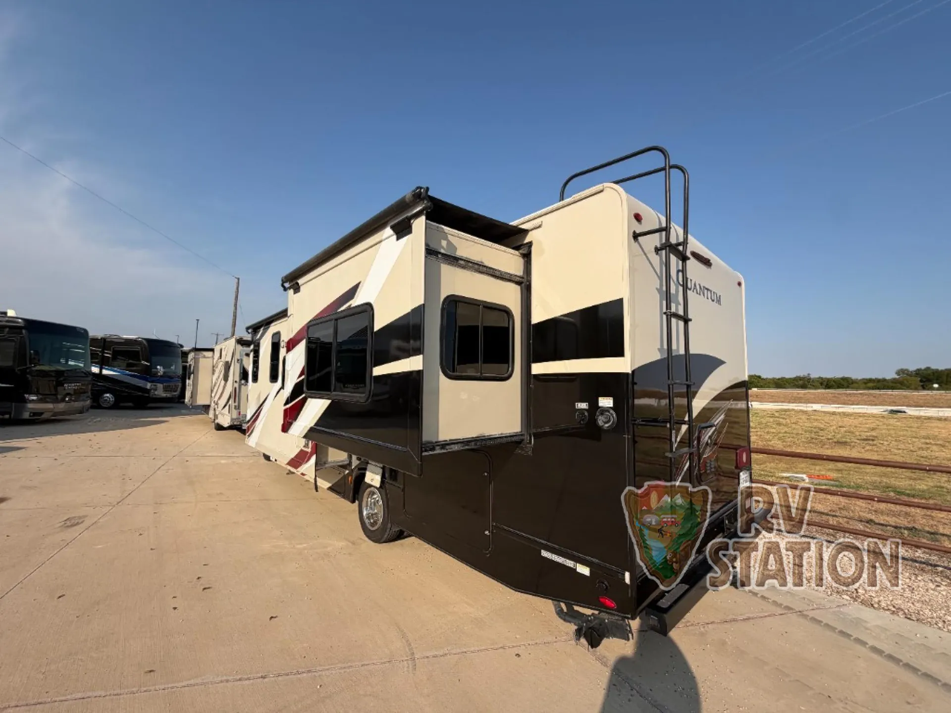 2021 Thor Motor Coach Quantum KW29 - Photo 3