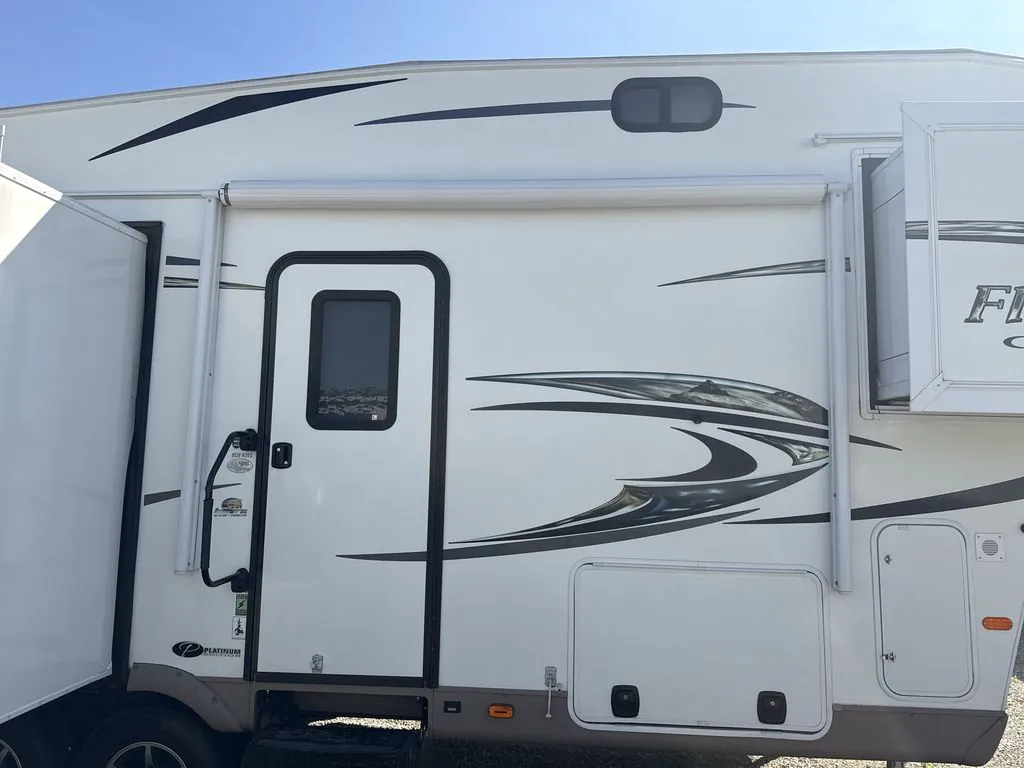 2016 Forest River Flagstaff Classic Super Lite 8528IKWS - Photo 3