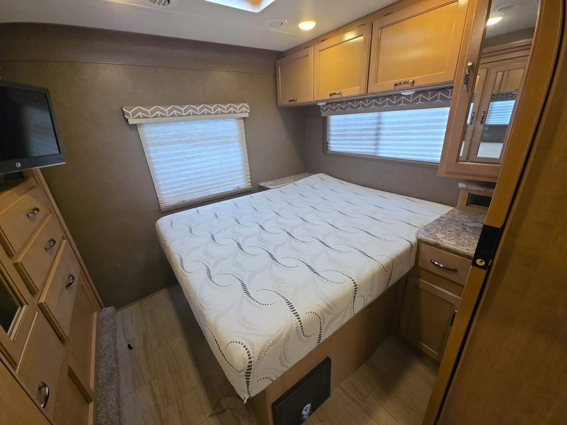 2019 Thor Motor Coach Daybreak 30DB - Photo 4