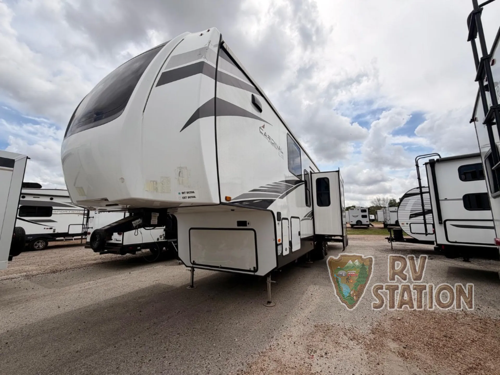2022 Forest River Cardinal Limited 403FKLE - Photo 4