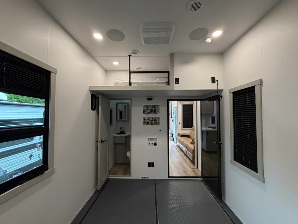 2026 Brinkley Model G 4000, Photos photo 12