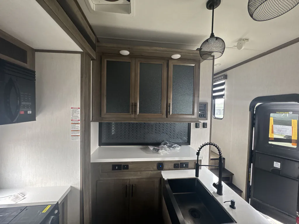 2021 Forest River Rogue Armored 351G2, Photos photo 9