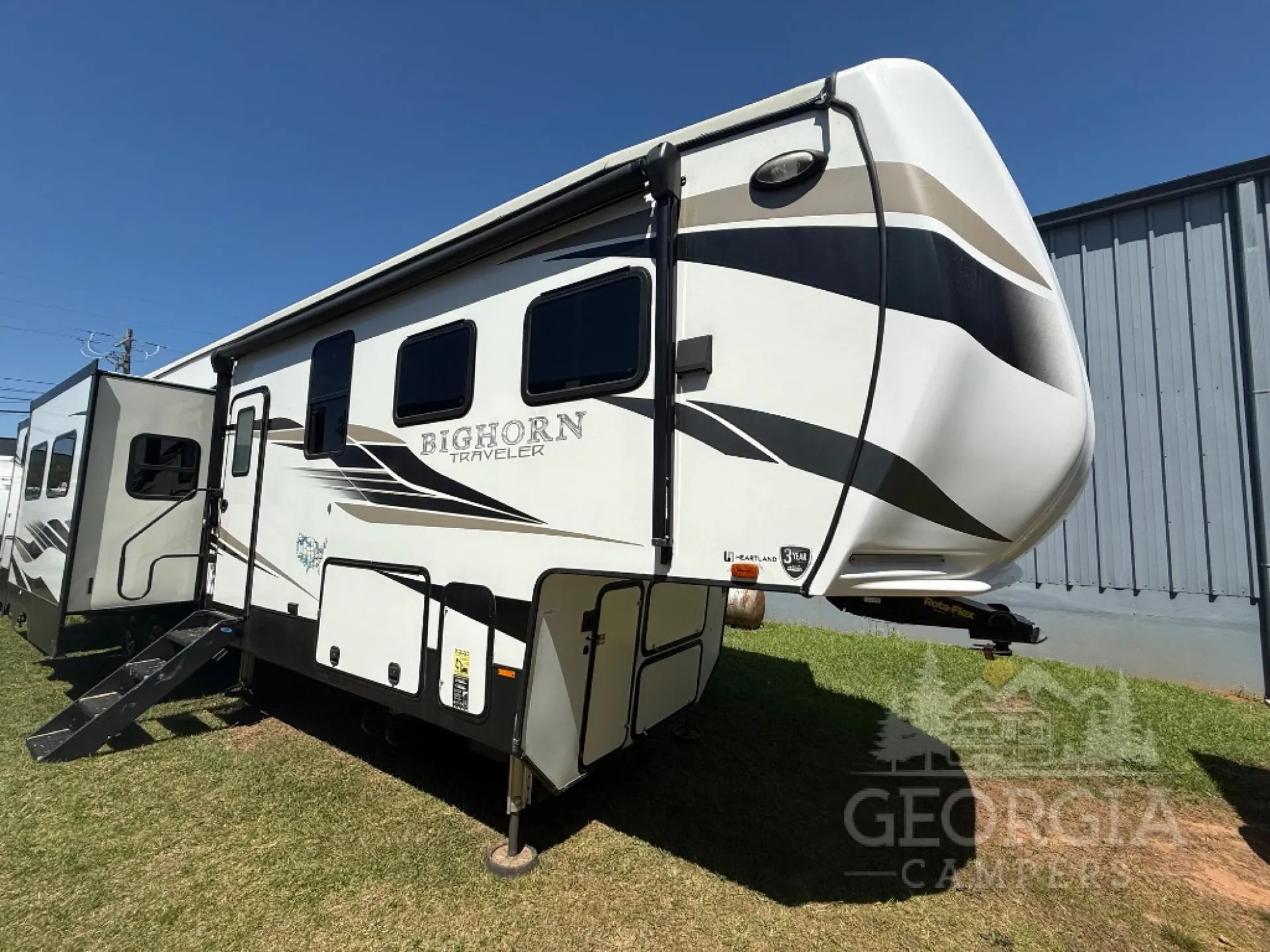 2022 Heartland Bighorn Traveler 37DB - Photo 2