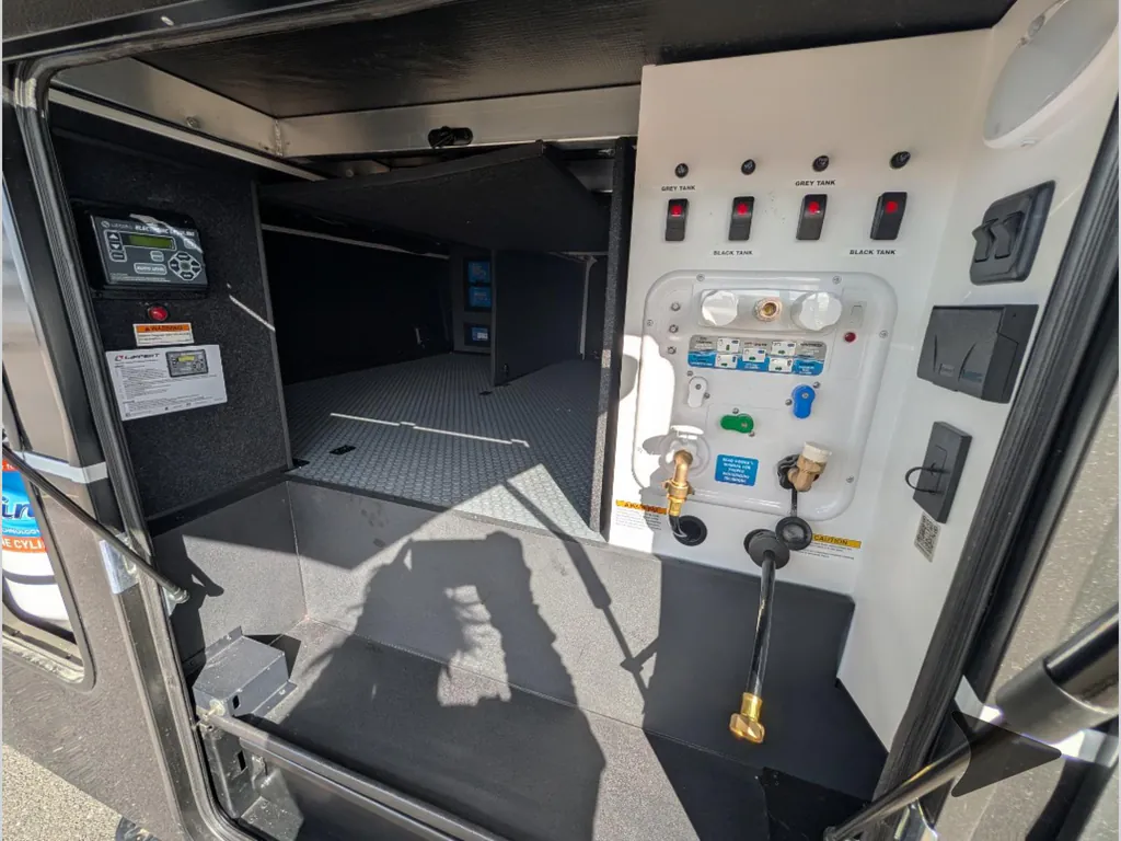 2027 Brinkley Model G 3970, Photos photo 58