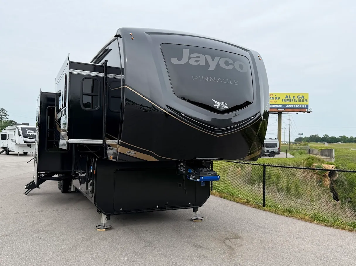 2026 Jayco Pinnacle 39FLOK - Photo 2