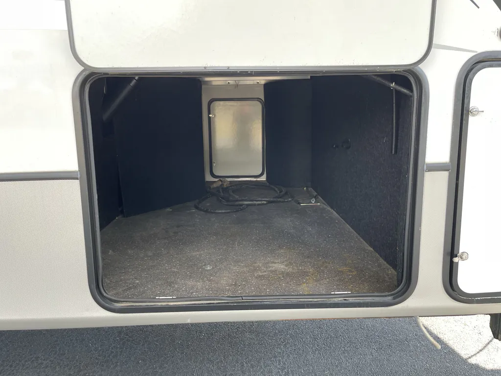 2022 Keystone Avalanche 390DS, Photos photo 27