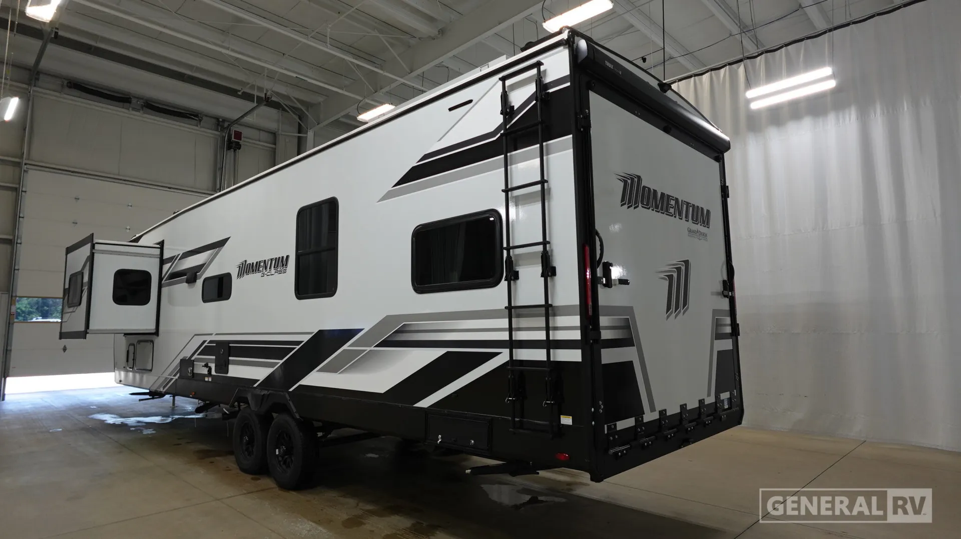 2026 Grand Design Momentum G-Class 31G - Photo 4