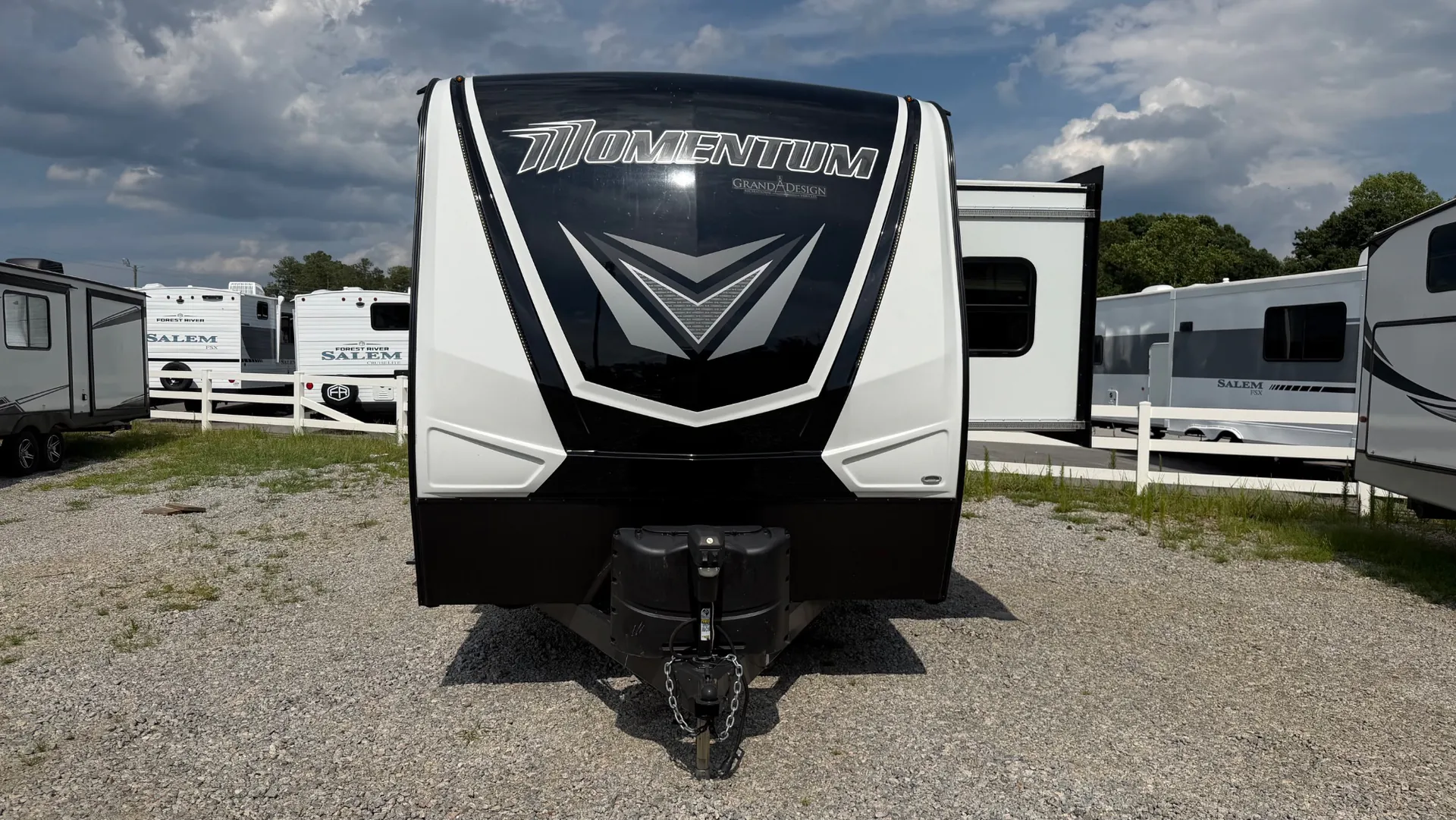 2022 Grand Design Momentum G Class 21G - Photo 2