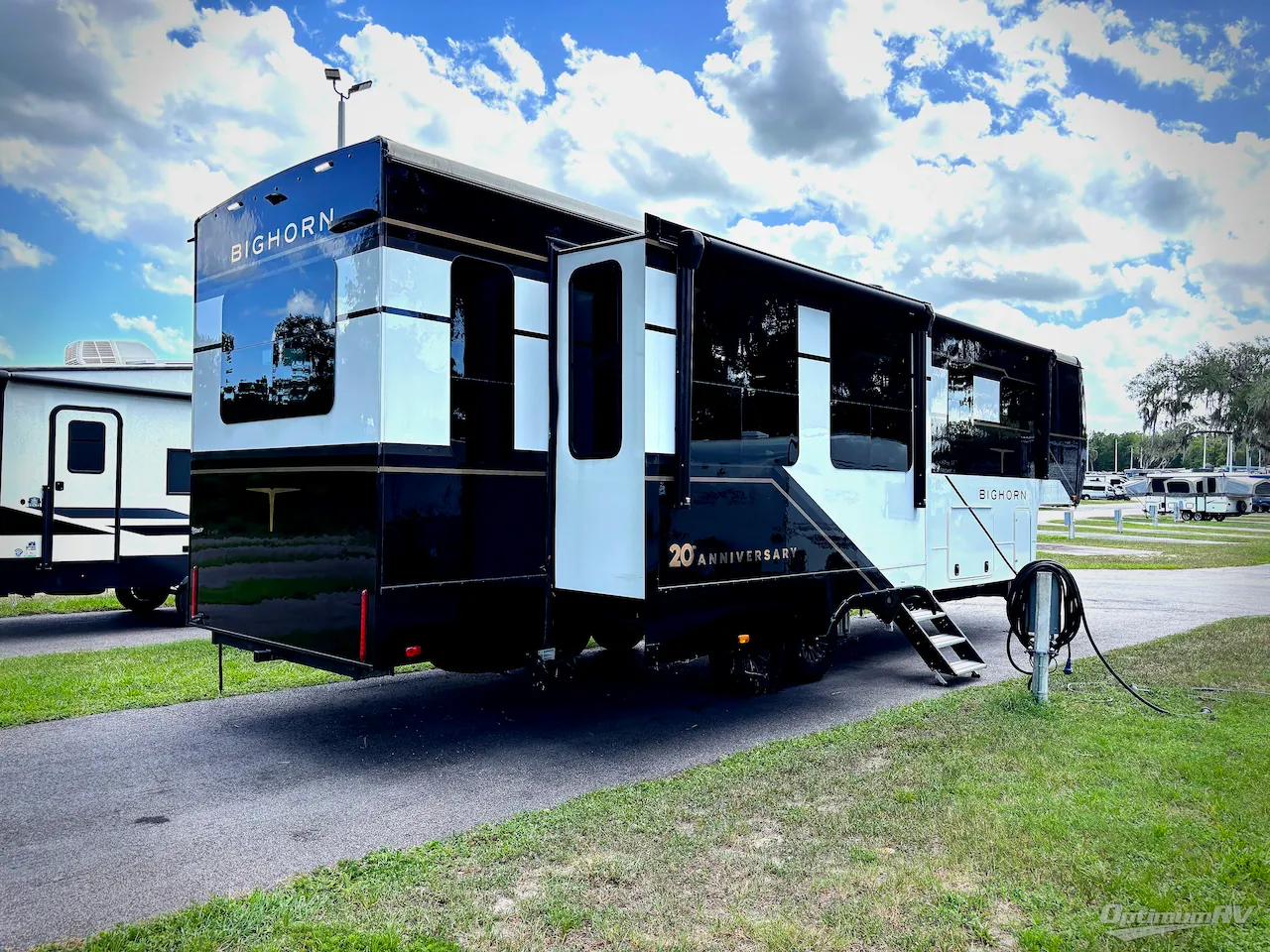 2025 Heartland Bighorn 331RL - Photo 3