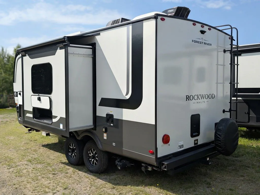 2027 Forest River Rockwood Mini Lite 2109S — Photo 5