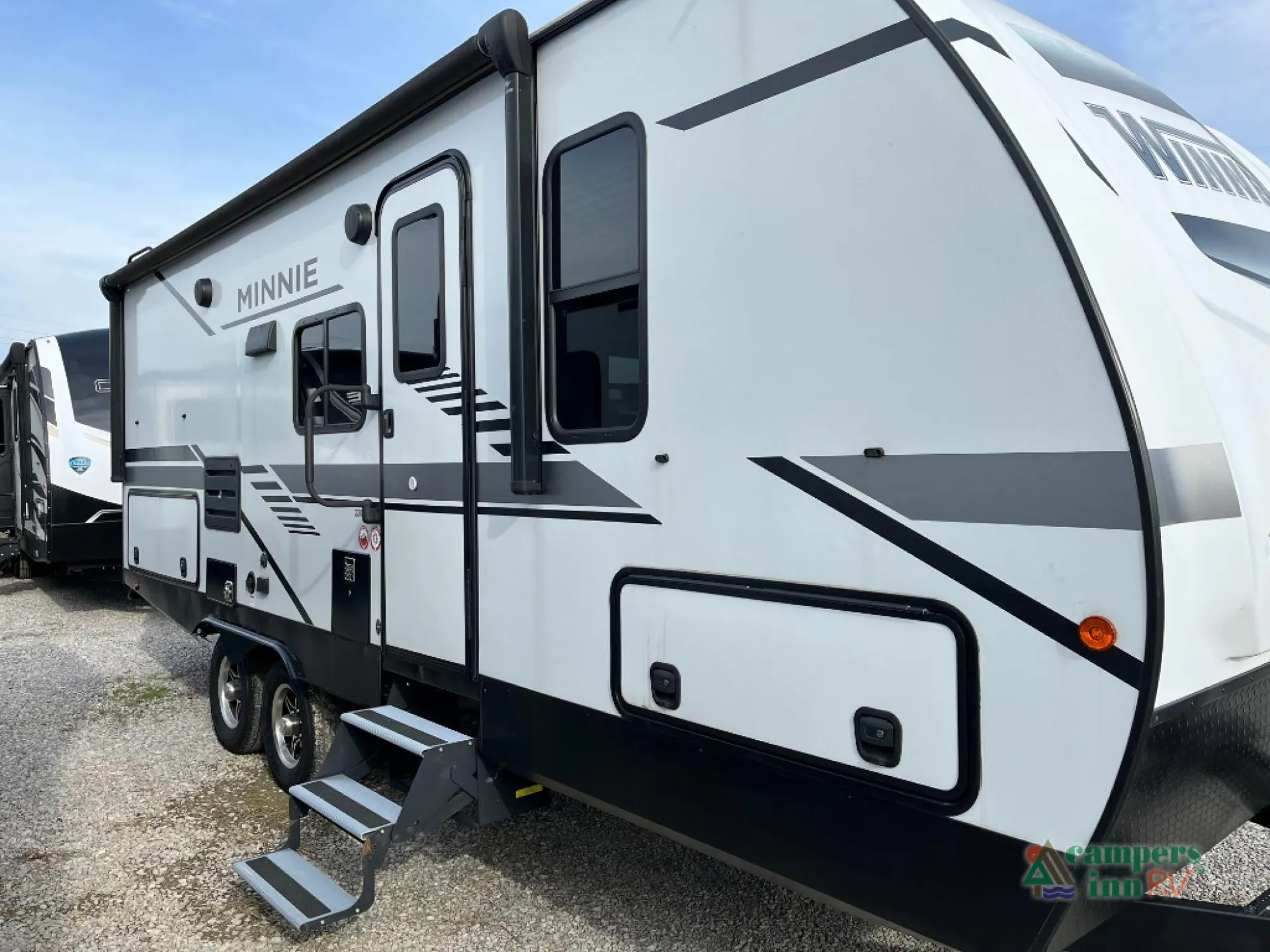 2022 Winnebago Minnie 2201MB - Photo 3