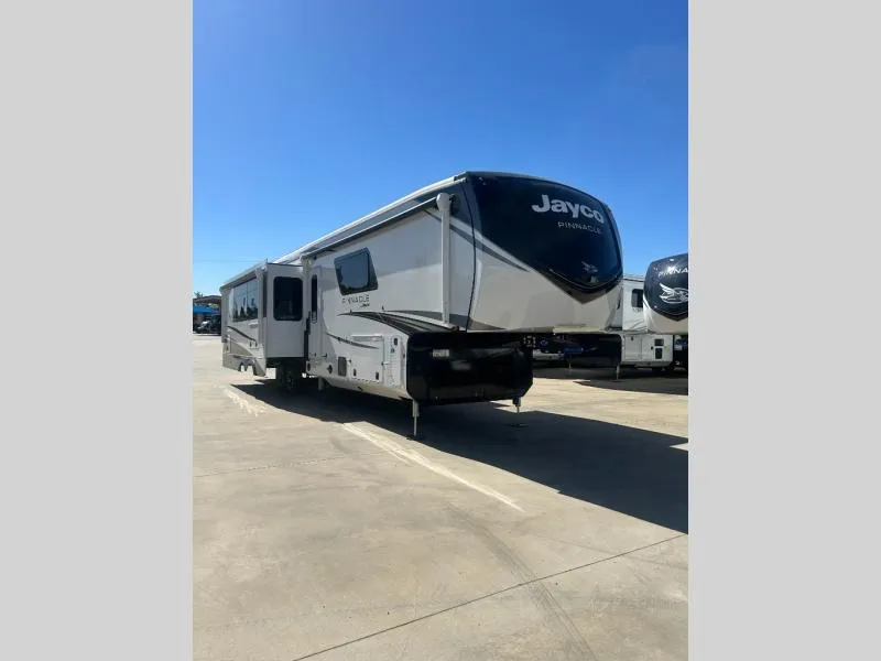 2026 Jayco Pinnacle 38FBRK - Photo 2