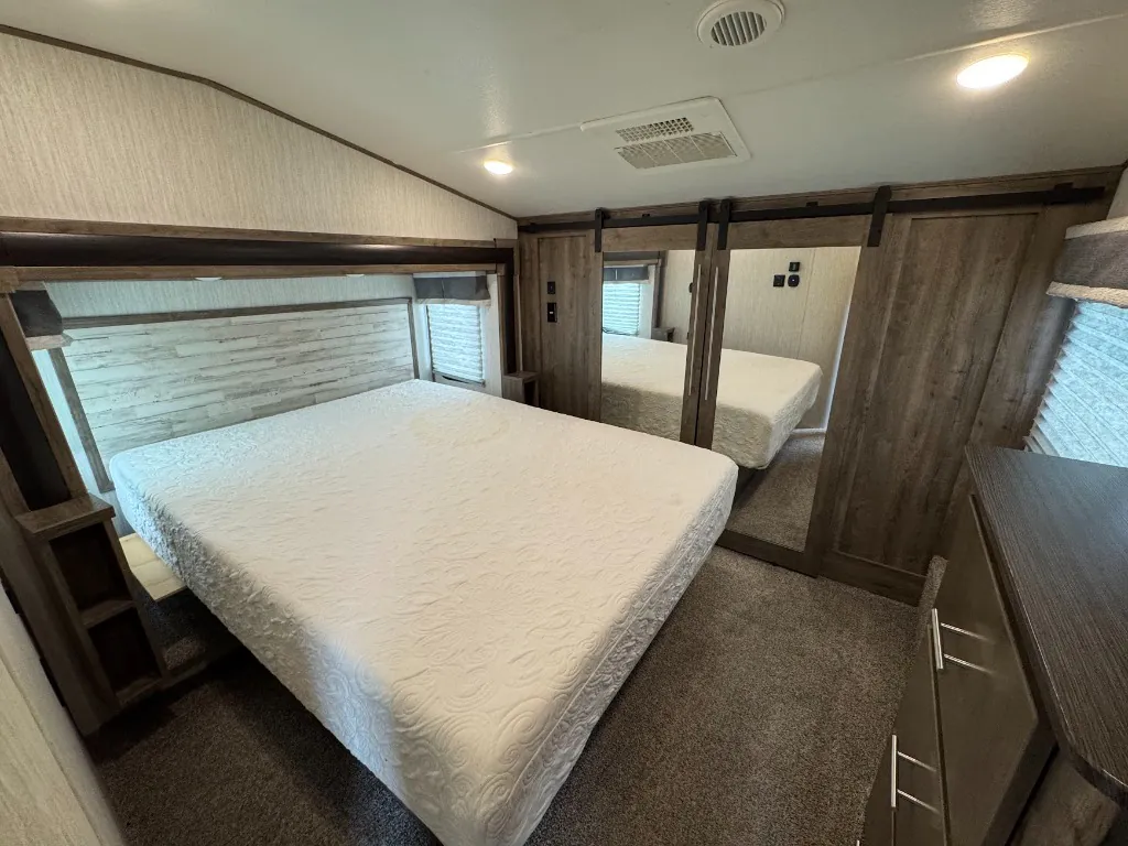 2019 Forest River Sabre 36BHQ, Photos photo 24
