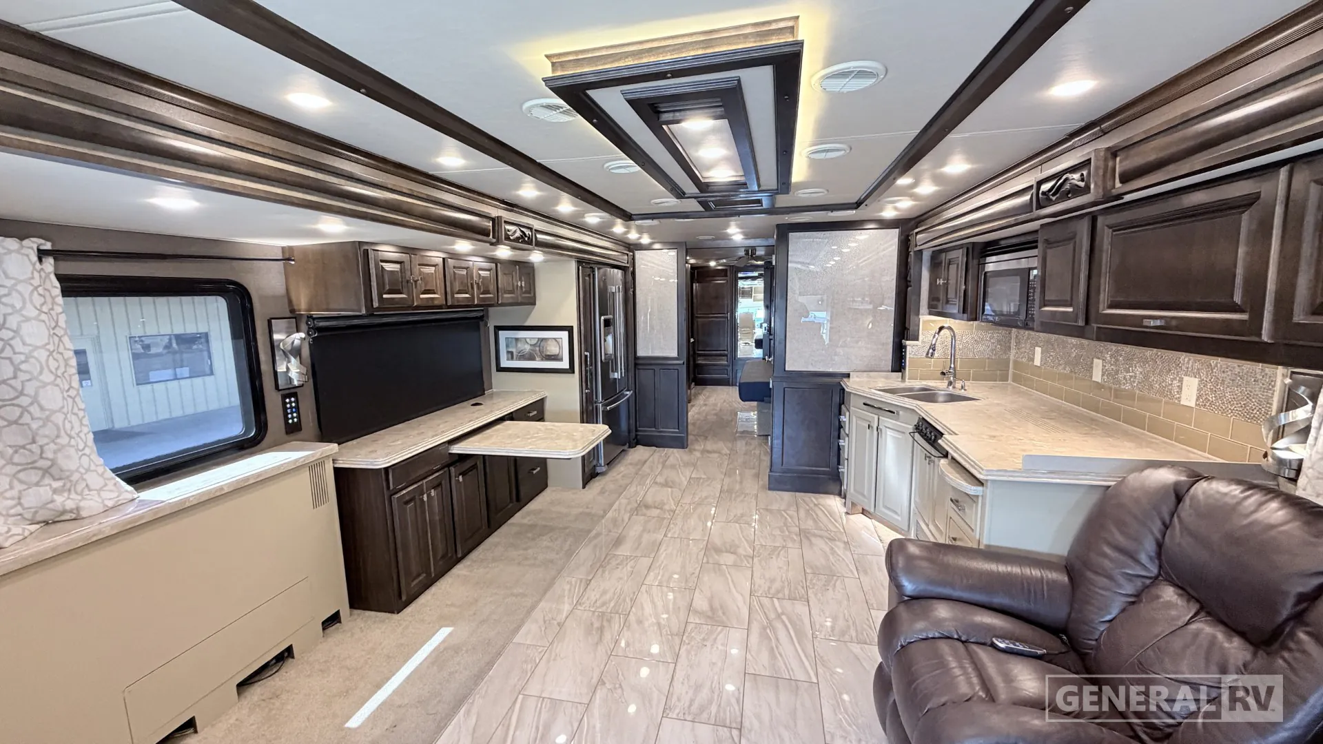 2018 Tiffin Phaeton 40 IH - Photo 3