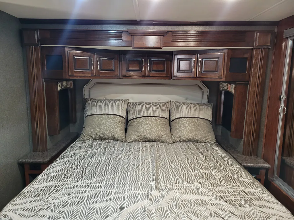 2018 Fleetwood Pace Arrow LXE 38F, Photos photo 16