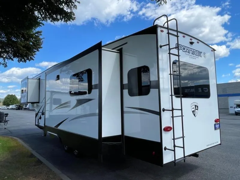 2024 Venture RV SportTrek 353VIK - Photo 3