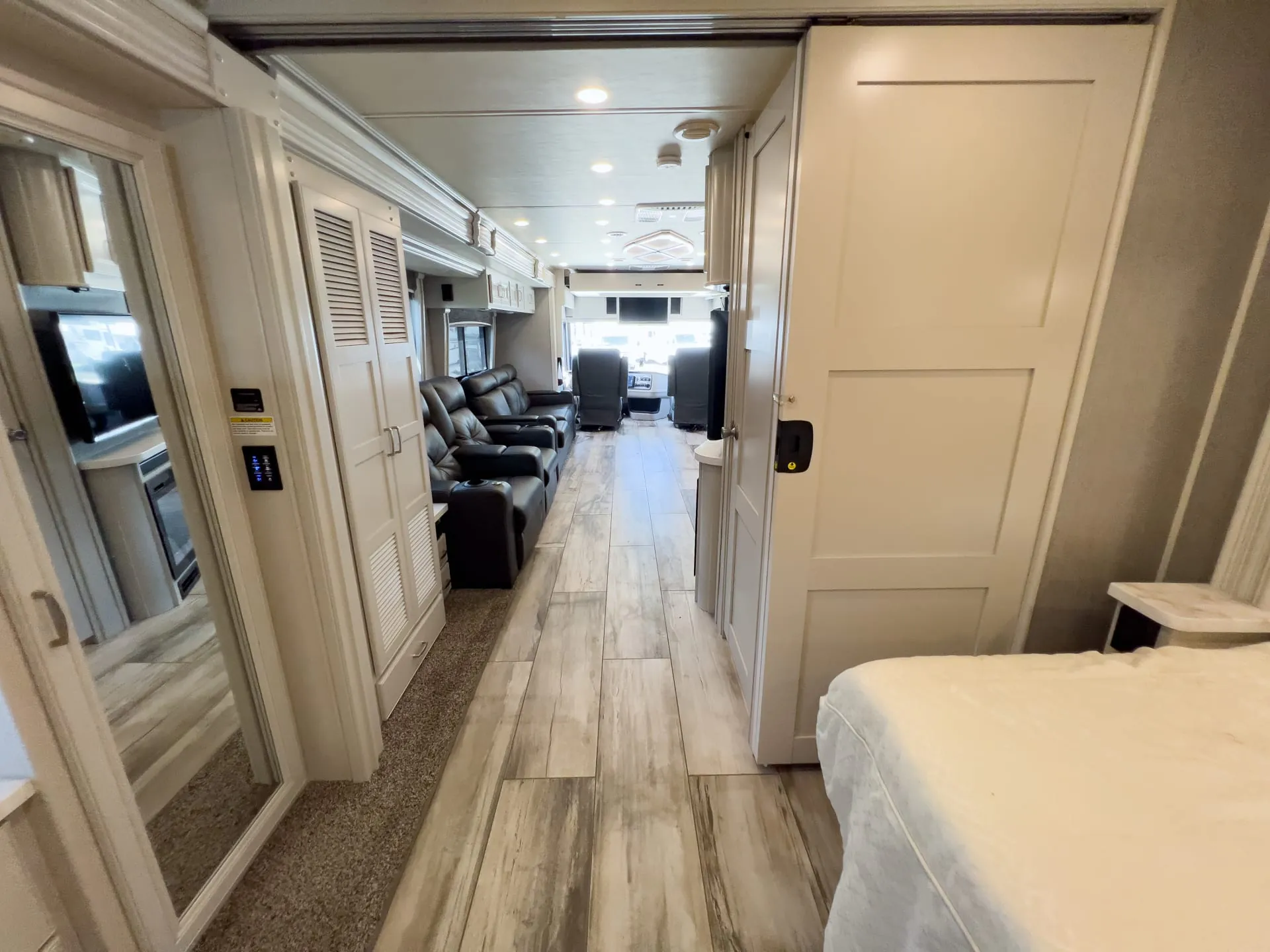 2022 Holiday Rambler Endeavor 38K dealer photo 3 from La Mesa RV Center