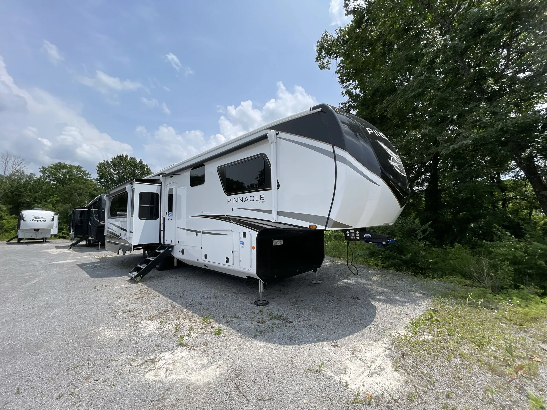 2025 Jayco Pinnacle 38KPTS - Photo 2
