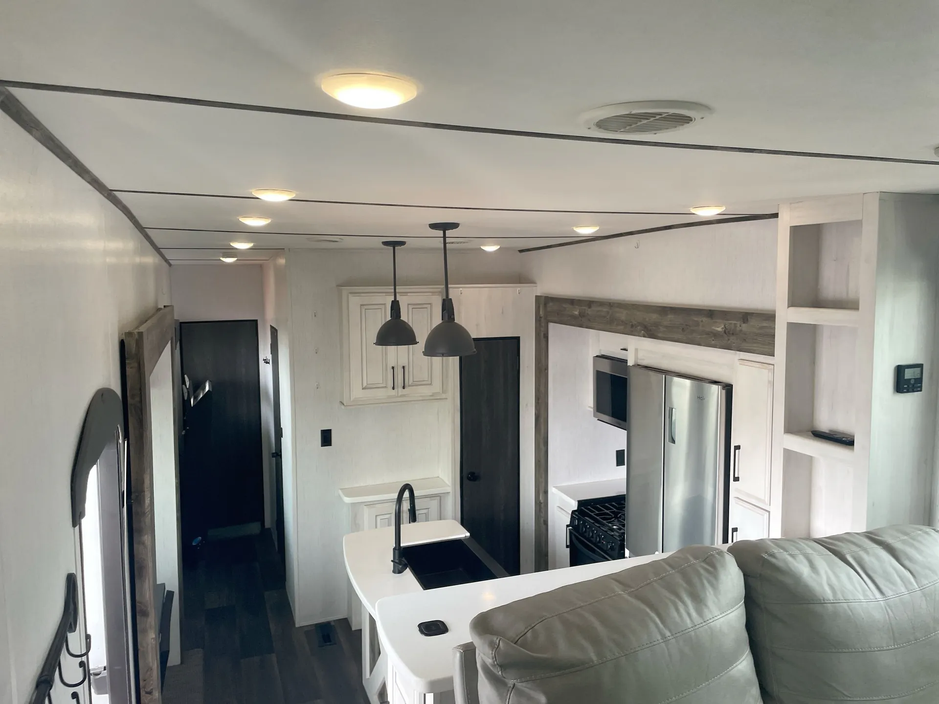 2022 Heartland Bighorn Traveler 38FL — living area main