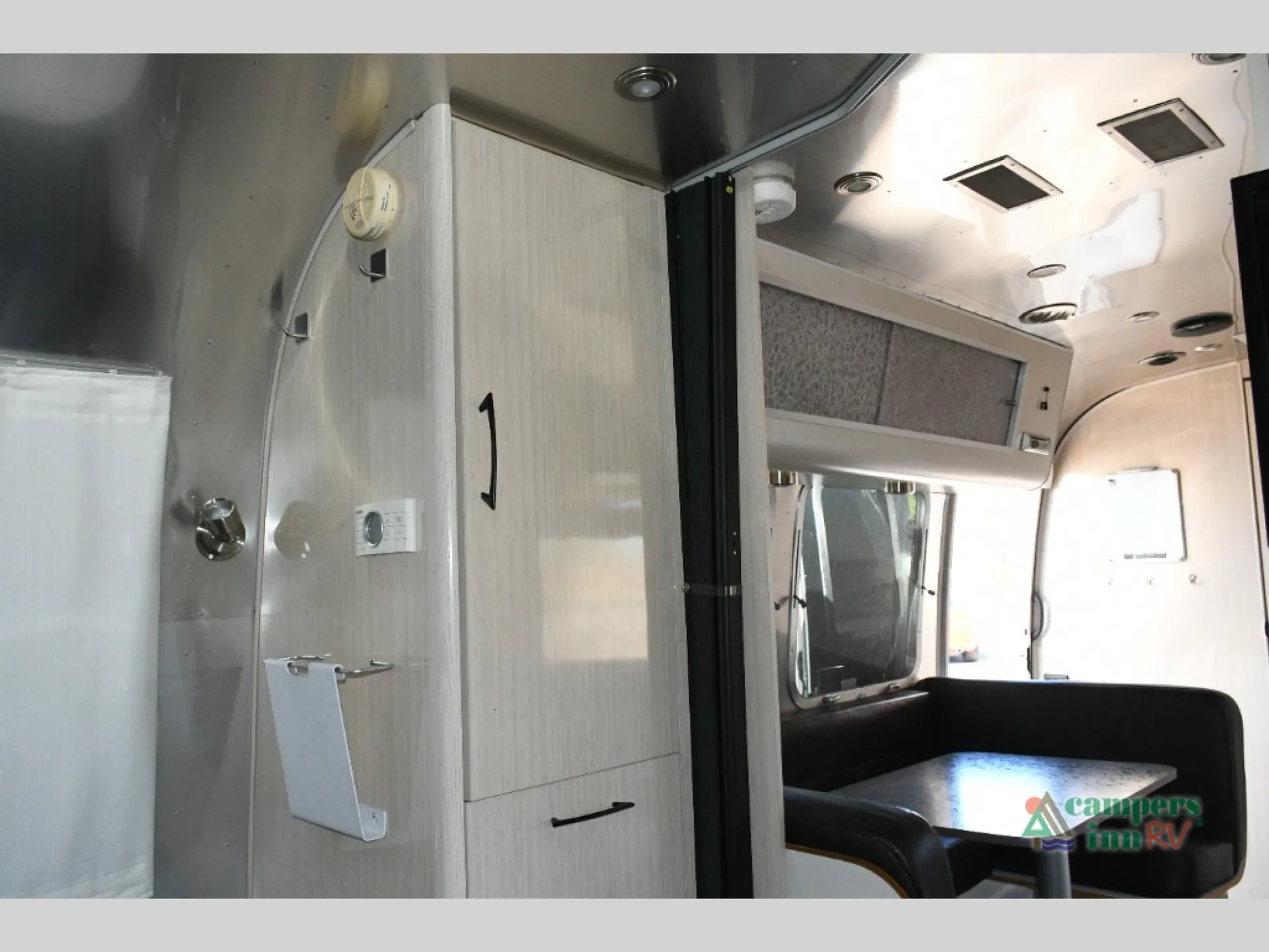 2019 Airstream International Serenity 23FB - Photo 4
