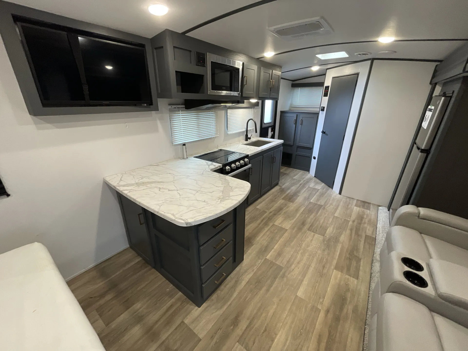 2022 Keystone Bullet 221RBS — living area main