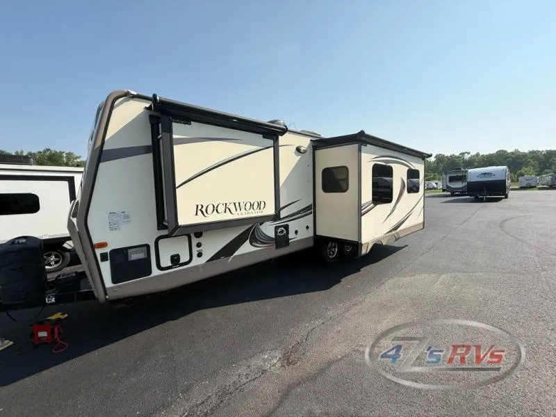 2015 Forest River Rockwood Ultra Lite 2604WS - Photo 3
