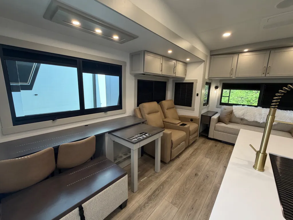 2026 Brinkley Model Z 3600, Photos photo 5