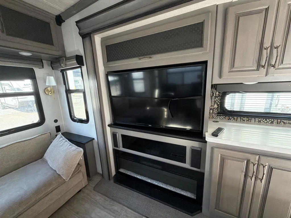 2021 Keystone Montana 3231CK, Photos photo 10