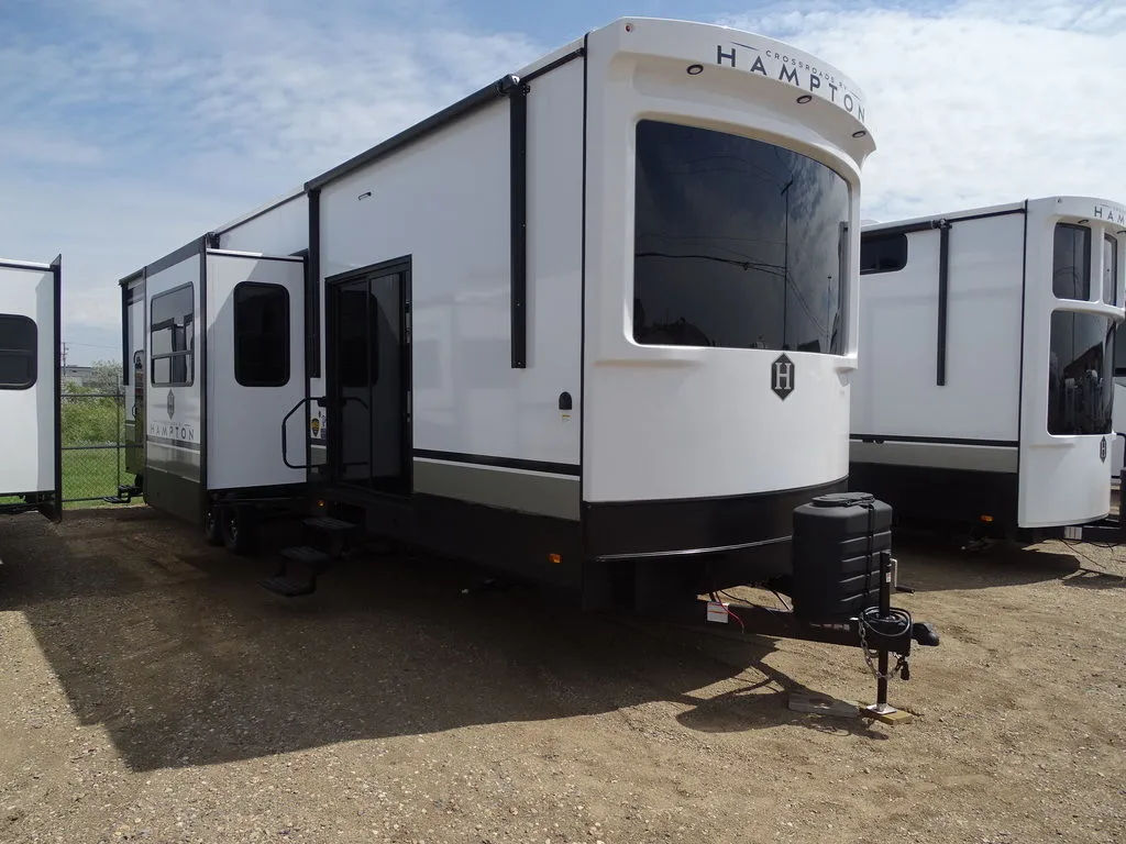 2025 CrossRoads Hampton HP388FKL - Photo 2