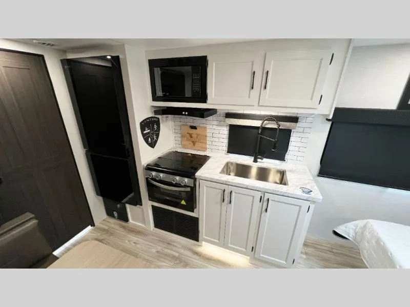 2026 Venture RV Stratus 200VRB - Photo 3