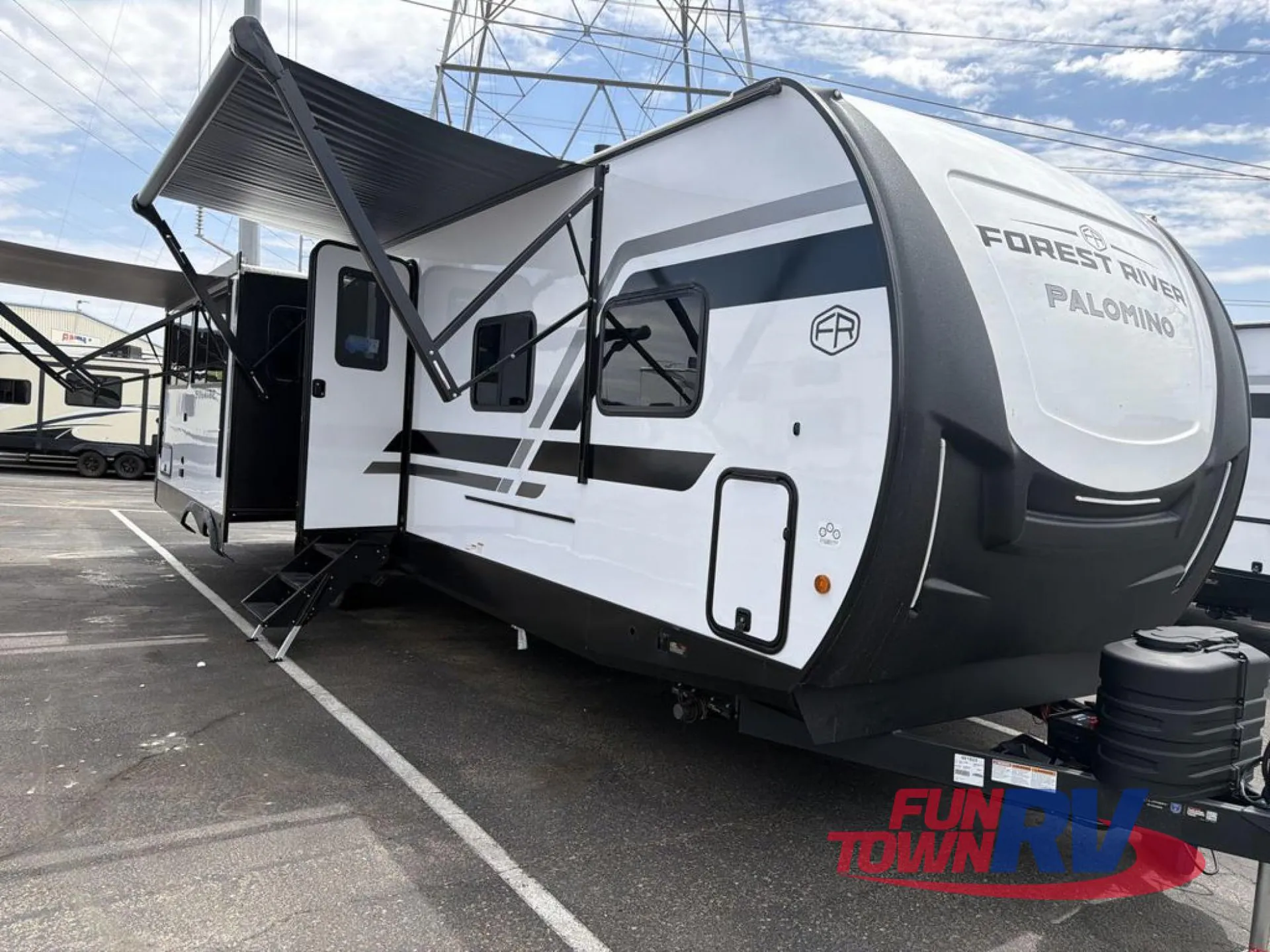 2027 Forest River Solaire 3060RKTS dealer photo 1 from Fun Town RV