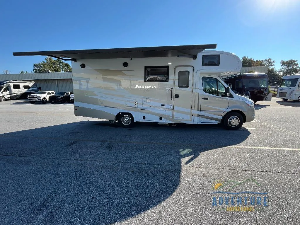 2025 Forest River Sunseeker MBS 2400DSB - Photo 2