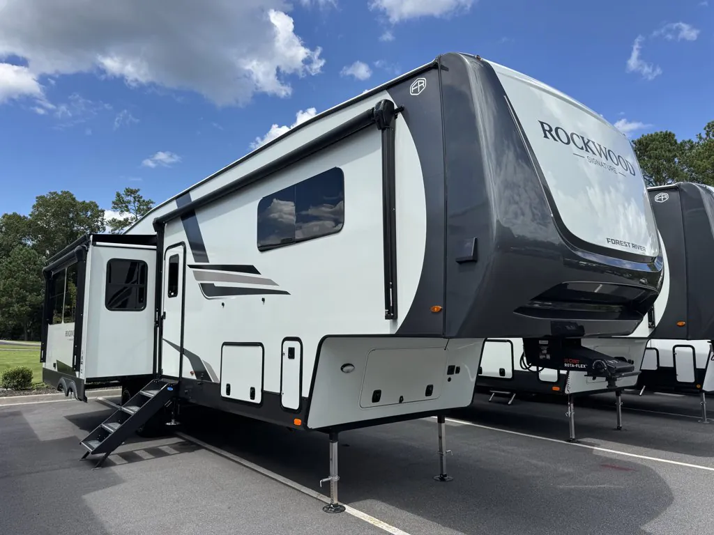 2026 Forest River Rockwood Signature 405SBH - Photo 2