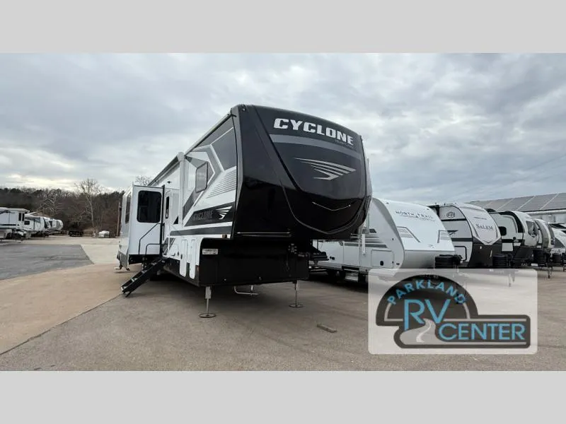 2026 Heartland Cyclone 3913 - Photo 2